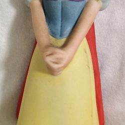 Disney Snow White Porcelain Figurine 5-1/4"