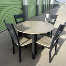 Table W/ 4 chairs 