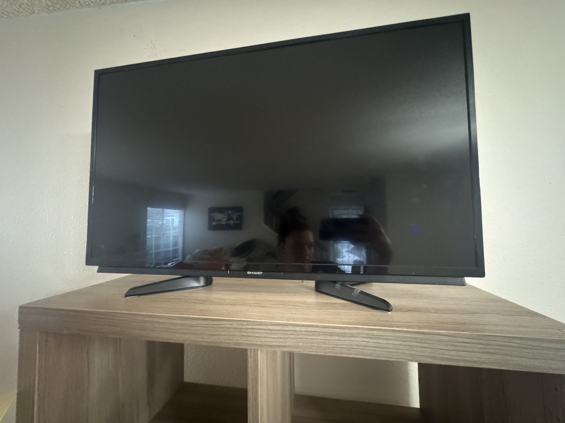 SMALL TV / Gaming / HDMI