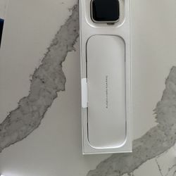 Brand New In Box Apple Watch 2nd Generation SE, 40 M