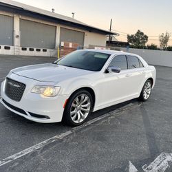 2018 Chrysler 300
