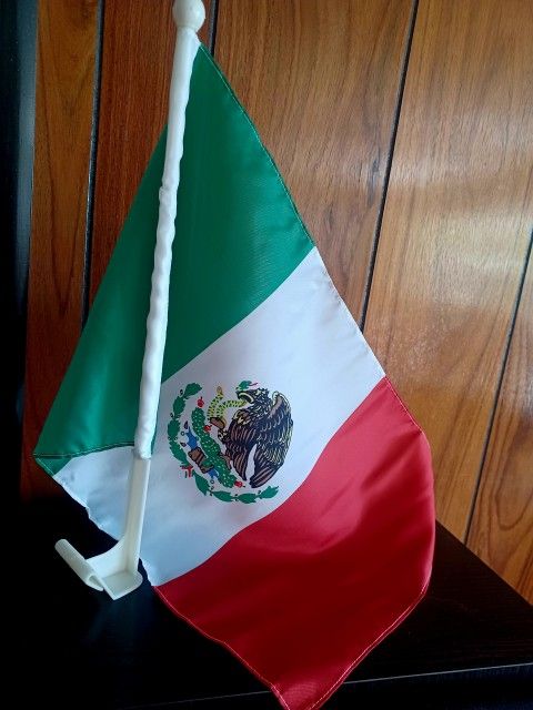 Mexican Flag Car 12" X 18"