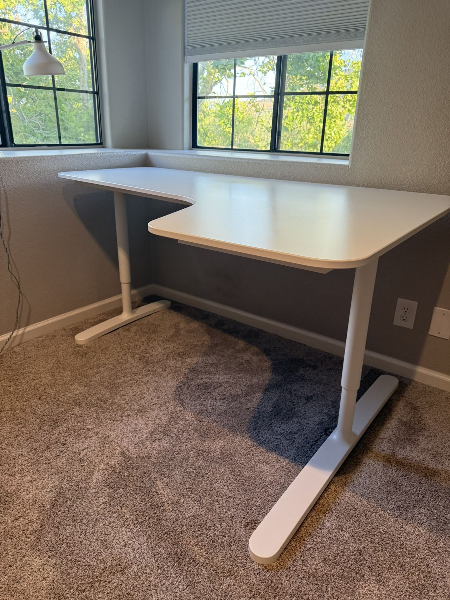 White IKEA BEKANT Corner Sit/Stand Desk