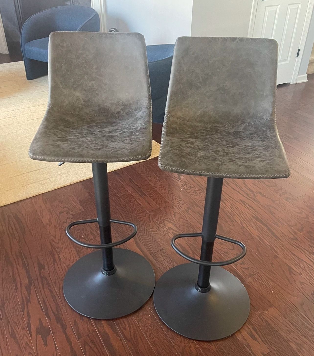 Counter/Barstools