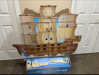 Wood pirate boat with storage on the bottom with all the figures for a perfect play for kids.