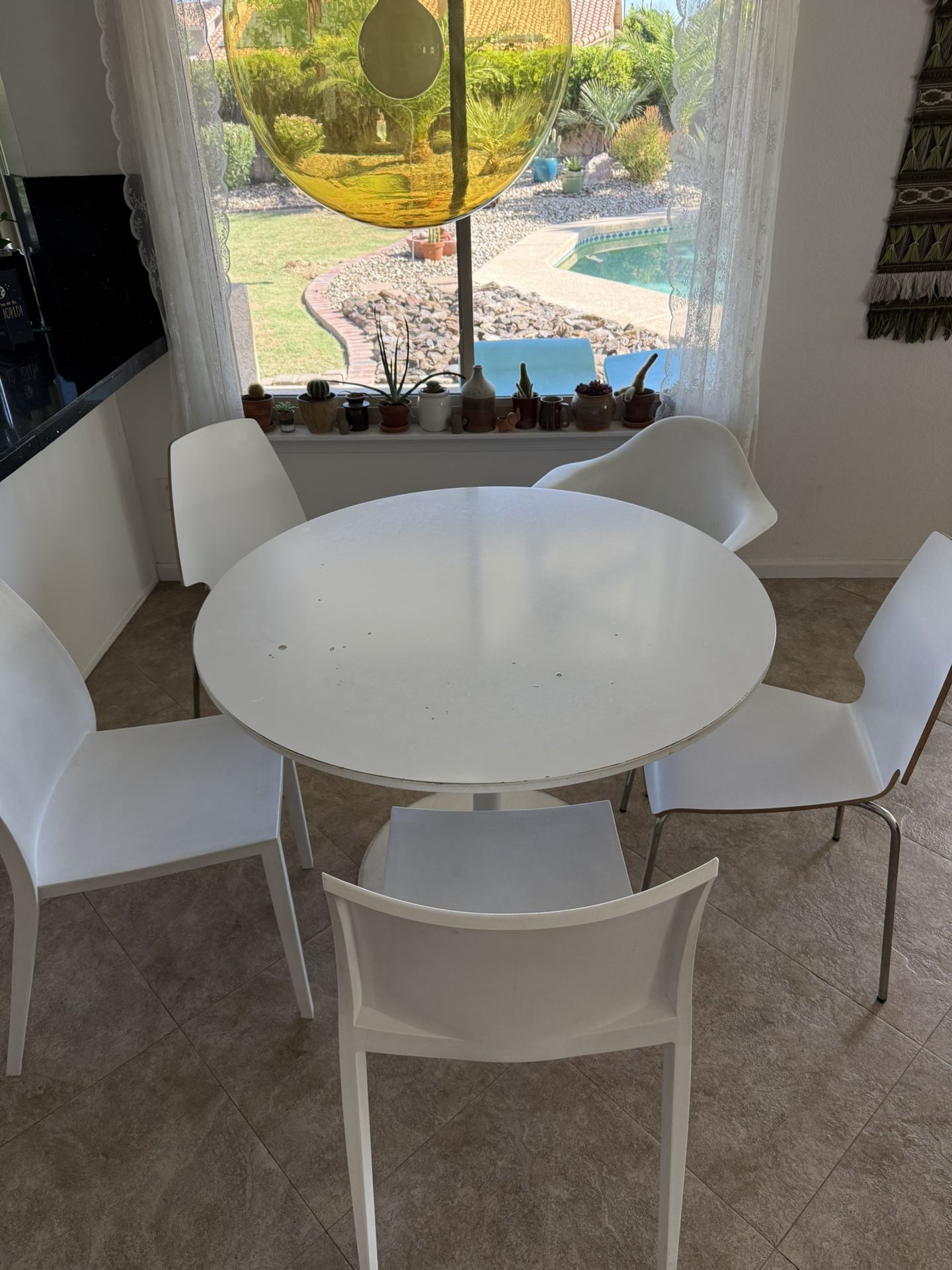 Tulip Table + 5 Chairs