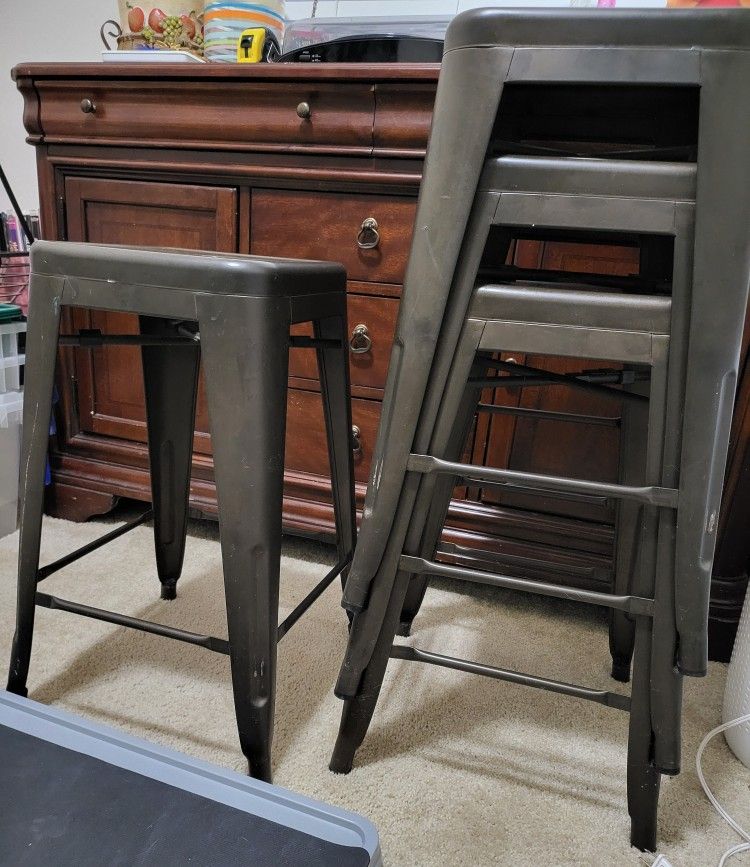 🪑 Set of 4 Metal Bar Stools – 26” Counter Height (Stackable)