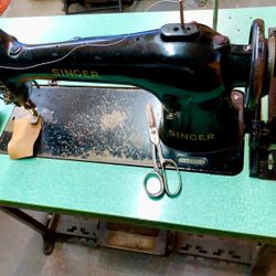 Singer, Commercial Sewing Machine With Table