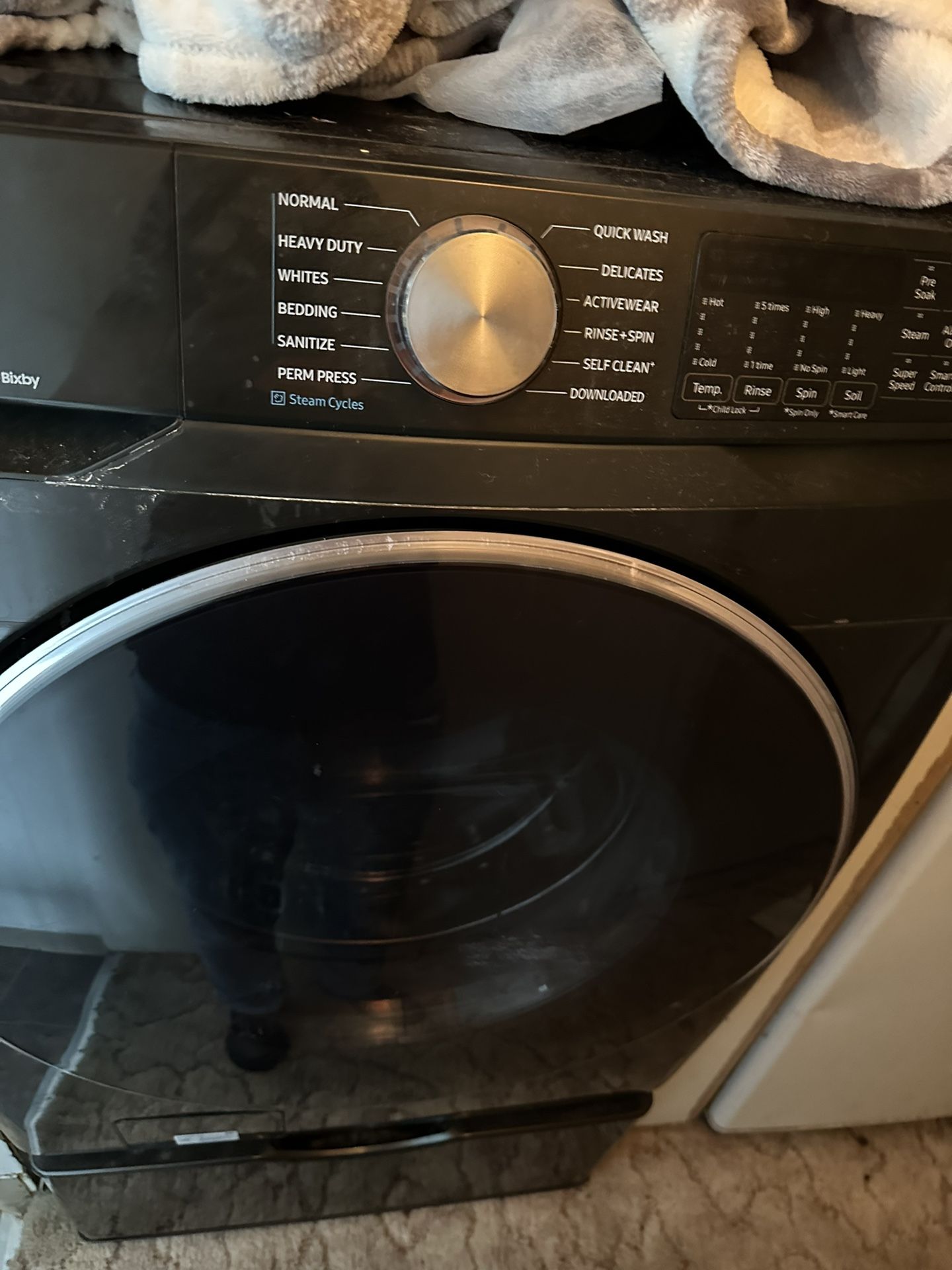 Samsung Smart Washer And Dryer With Matching Pedestals