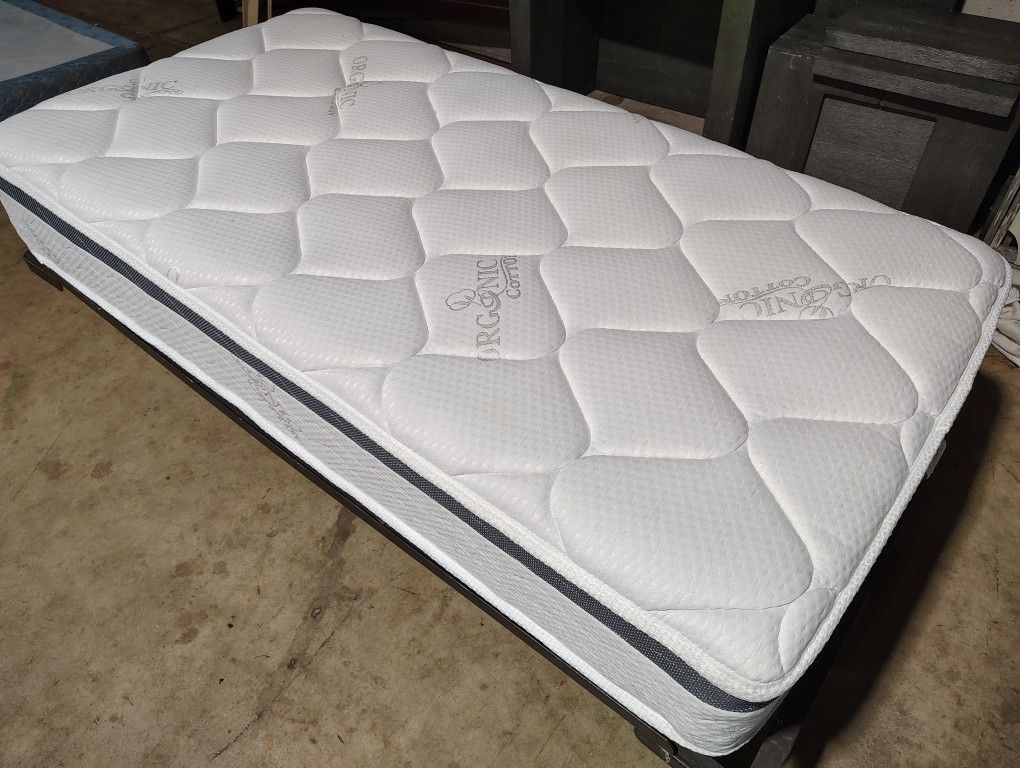 Beautiful Pillow Top Twin Size Mattress and Boxspring