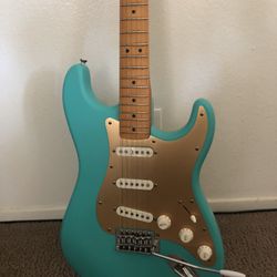 Squire Strat  (OFFERS)