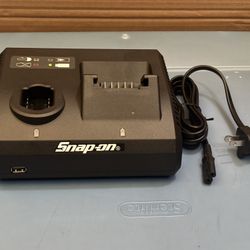 Snap-on Tools 14.4 V and 18 V Dual Bay Charger