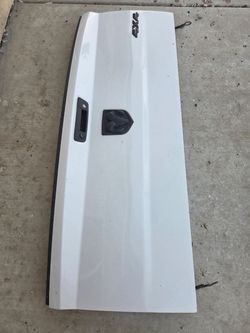 2017 ram 2500 complete tailgate with camera handle and plastic cover . $450