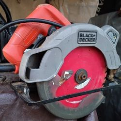 Black & Decker Saw 