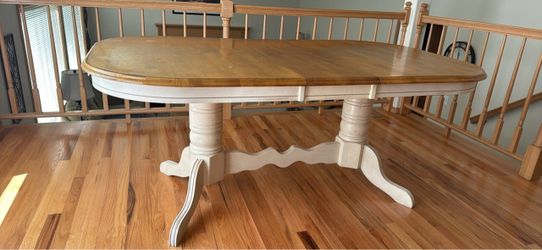 Farmhouse Extendable Oval Dining Table