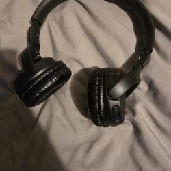 Pokemon Pikachu , Jbl Headphones, Nintendo Carrier For 