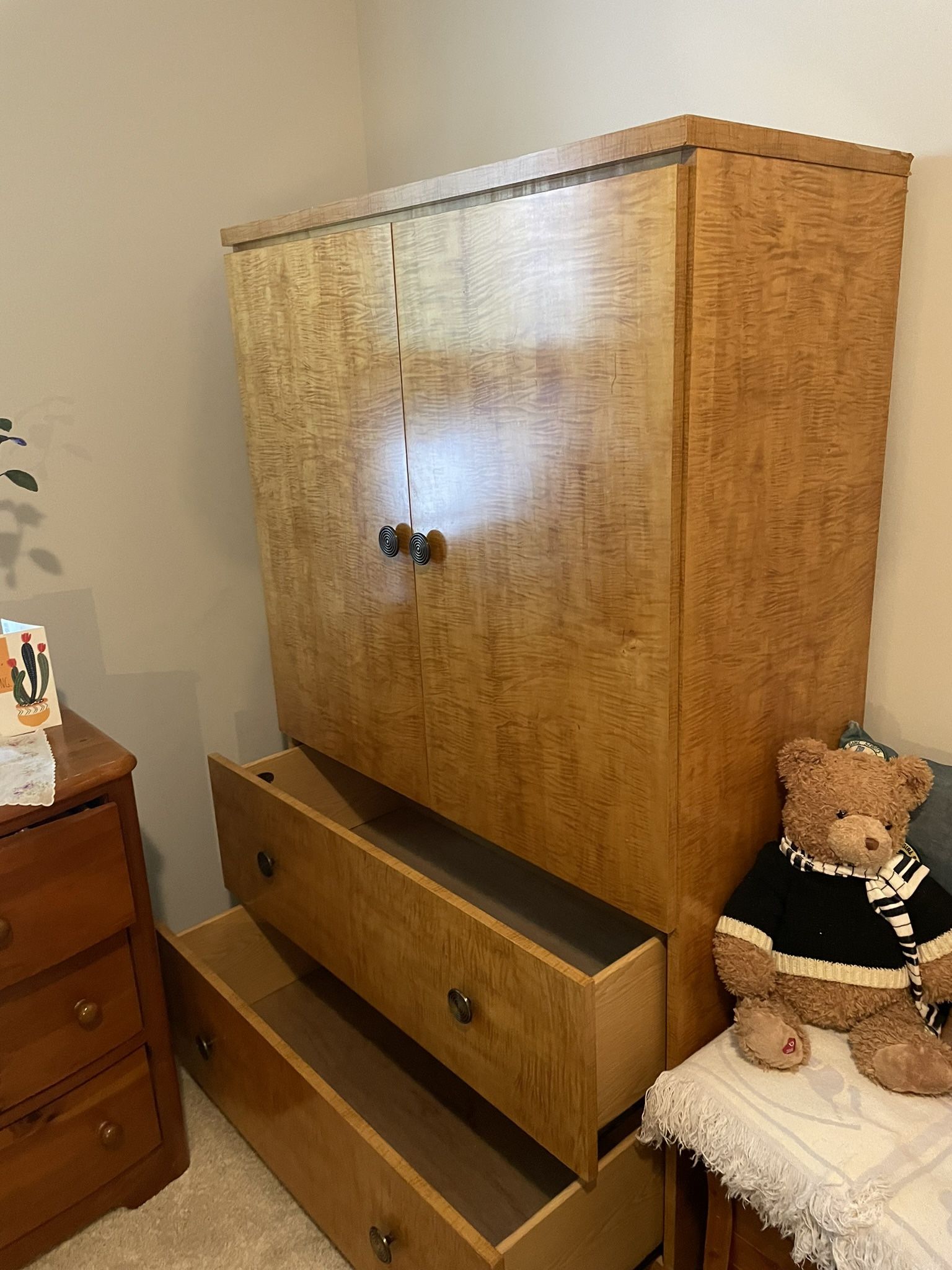 Bedroom set NO BED!!