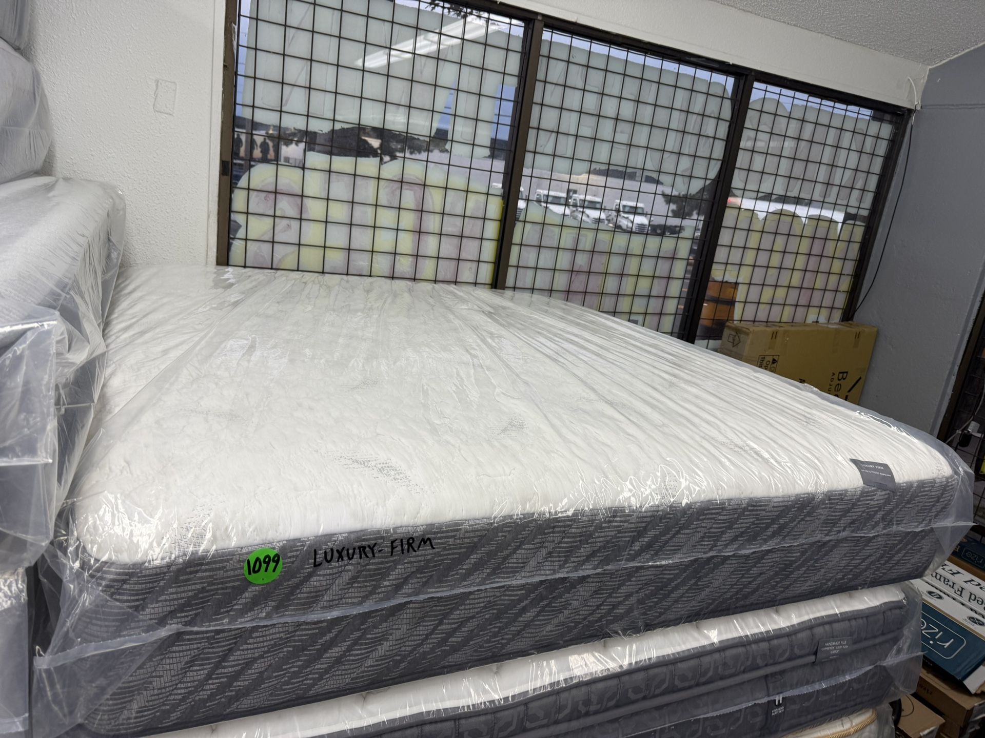 KING SIZE AIRELOOM (LUXURY-FIRM) HYBRID MATTRESS & BOX SPRINGS BED SET