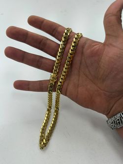 We buy gold / Compramos Oro 
10K / 14K / 18K / 22k