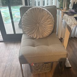 Cozy grey Armchair