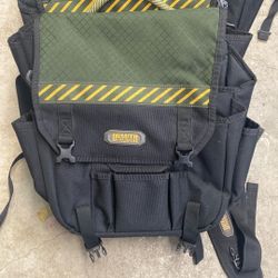 Deluth Trading Company Over The Shoulder Bags