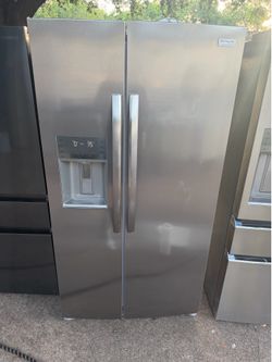 Frigidaire Gallery 25.6-cu ft Standard-Depth 36-in Wide Side-by-Side Refrigerator with Ice Maker Water and Ic...