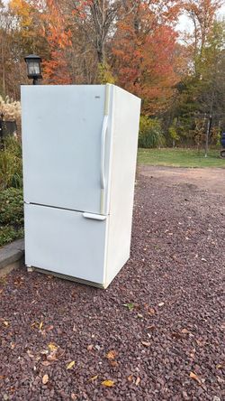 Kenmore White 32” fridge/freezer