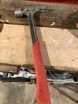 Milwaukee 28 oz hammer
