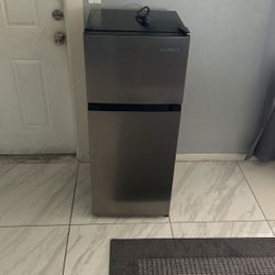 Vissani Mini Fridge