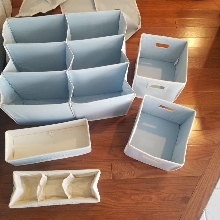 5 Piece Kids Or Nursery Collapsible Canvas Bins And Organizers In Great Condition