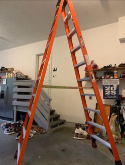 Werner 10 ft 300 lb capacity ladder