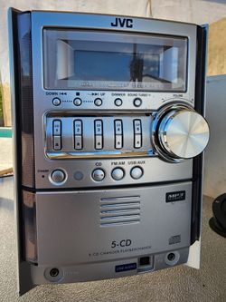 5 CD Disc JVC Stereo W/ Mid Range Subwoofers