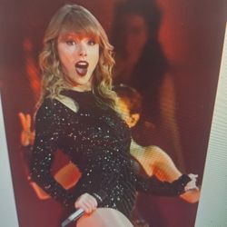 Taylor Swift Canvas Wall Poster 