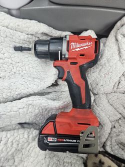 Milwaukee Drill Battery And Bits