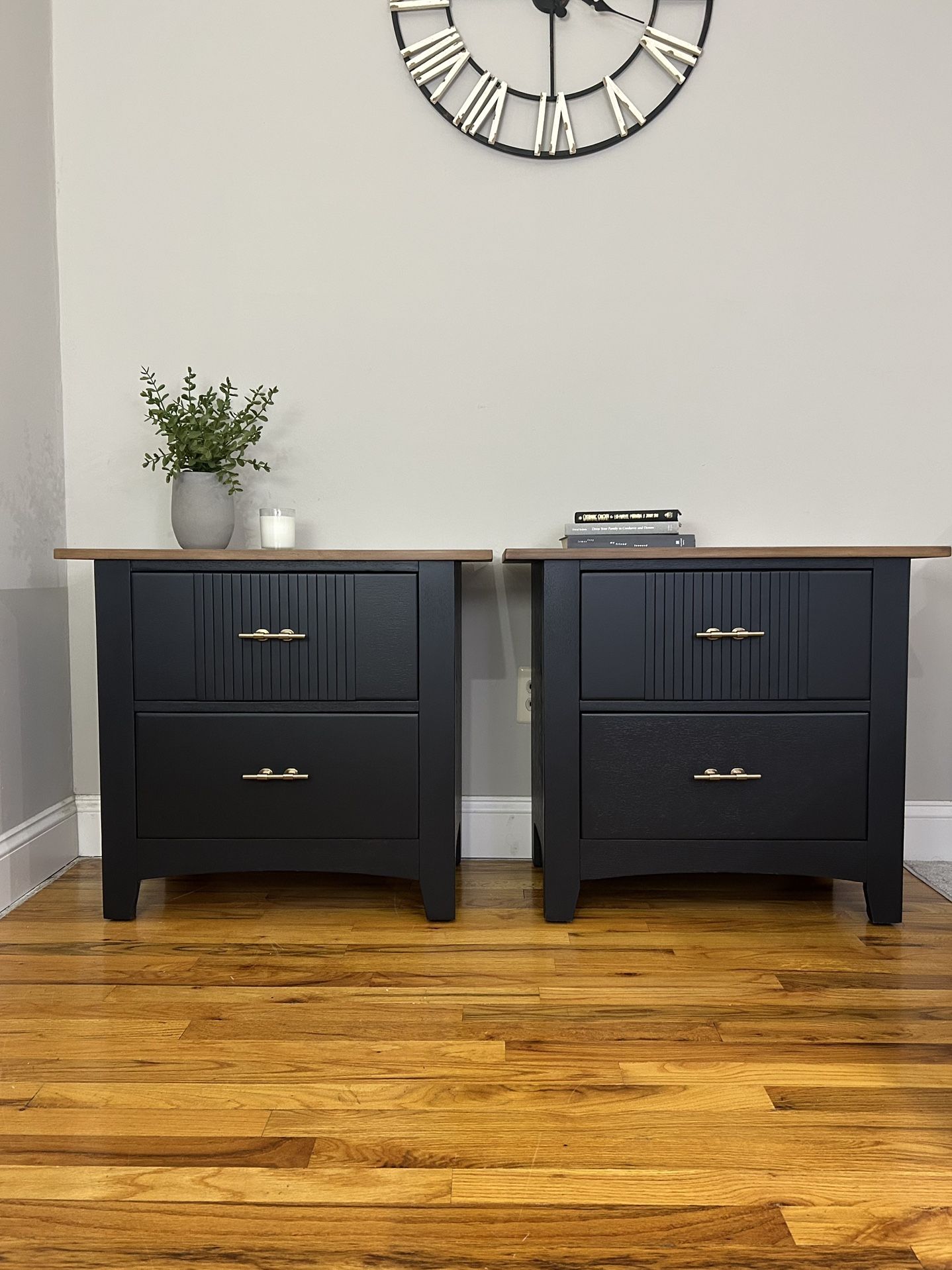 Set Of Nightstands (2) 