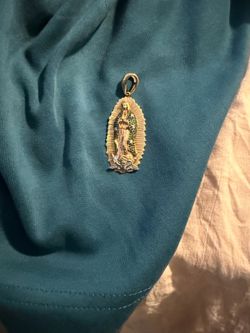 14k gold pendant Virgen Mary