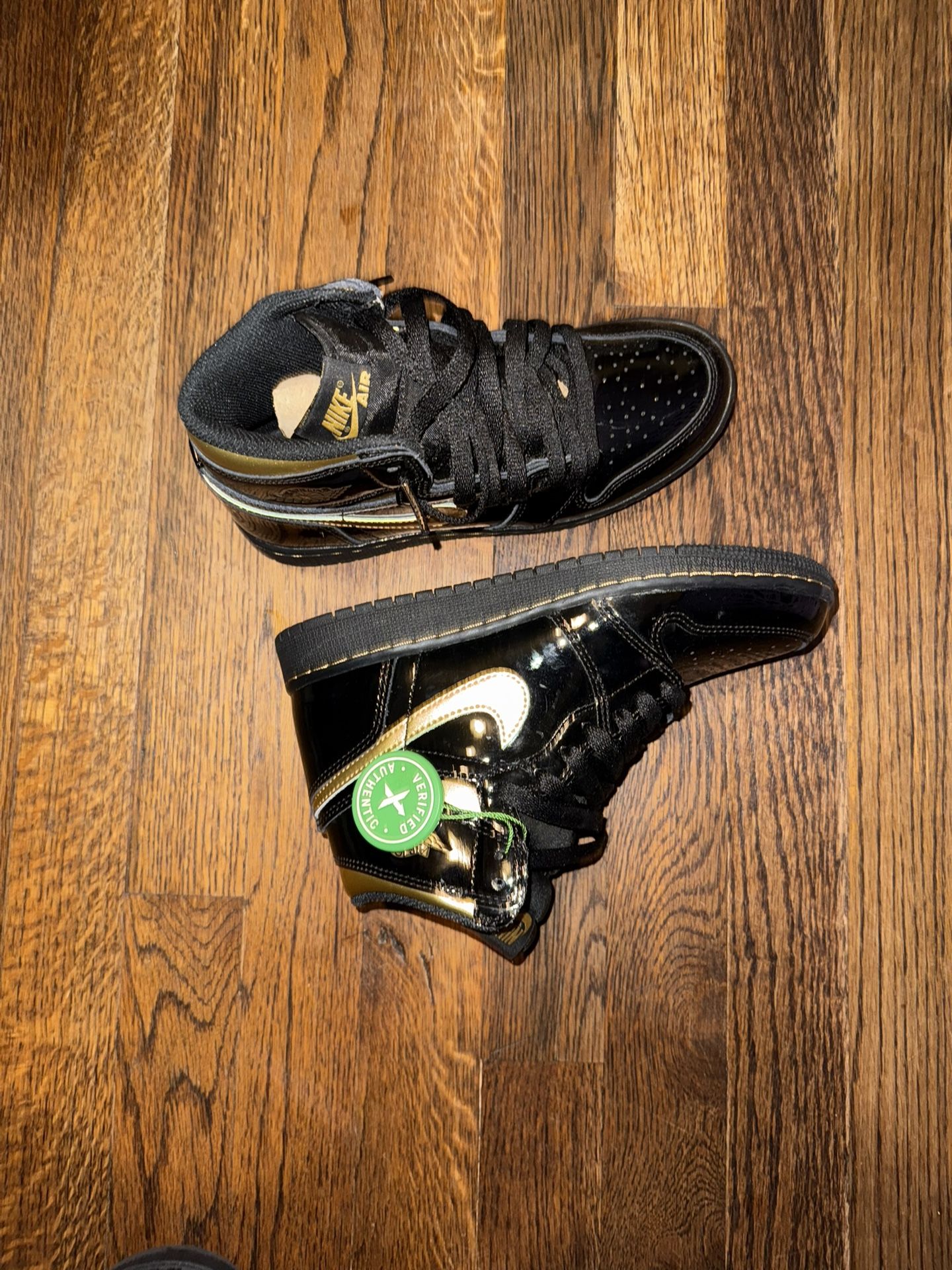 Jordan 1 Retro High Og Black Metallic Gold