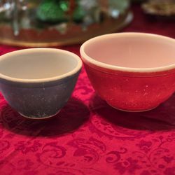 Vintage Pyrex Milk Glass Mixing Bowls 