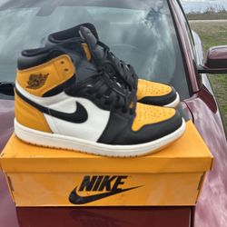 Air Jordan 1 Retro High OG “Yellow Toe”