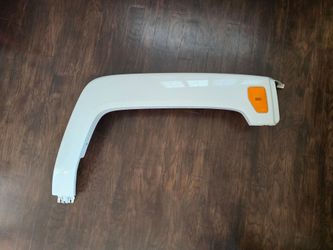 2010 Hummer H3 FRONT RIGHT FENDER FLARE.  PASSENGER SIDE.
