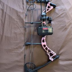 Diamond Right Hand Compound Bow With Trigger Release And Arrows