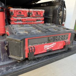 Milwaukee M18 Packout radio 