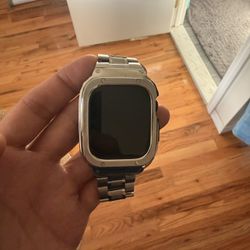 Apple Watch 7 45mm Cellular Comes With Metal Band