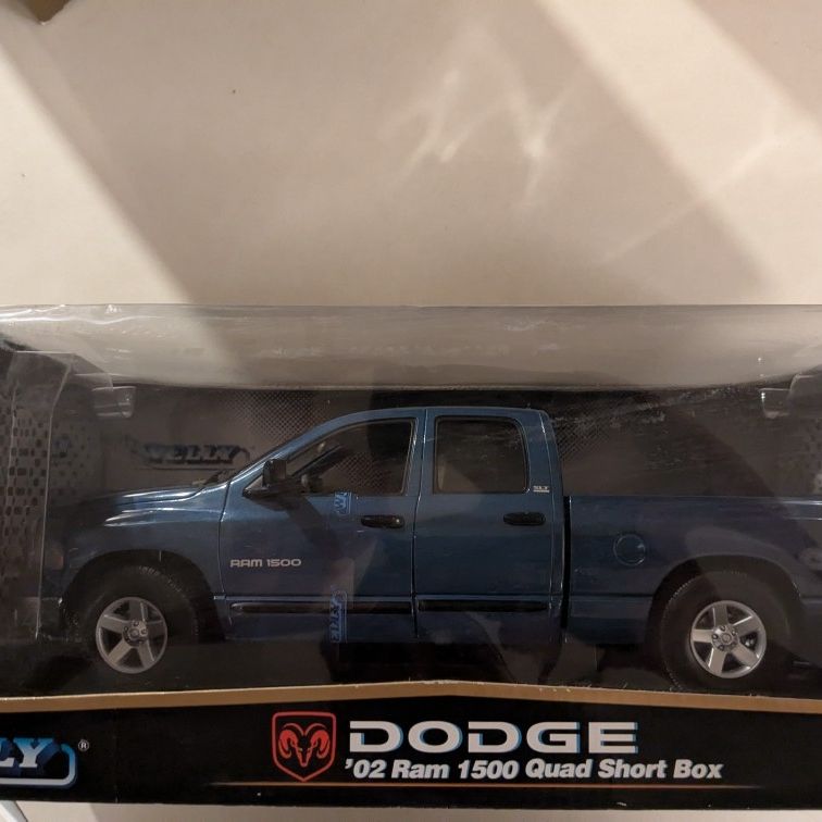 Welly - 2002 Dodge ram 1500 quad short box 1/18 diecast for Sale