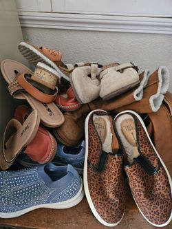 Lots of size 7 womans shoes