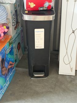 Brightroom Step Wastebasket with Locking Lid