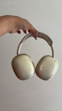 AirPod maxes