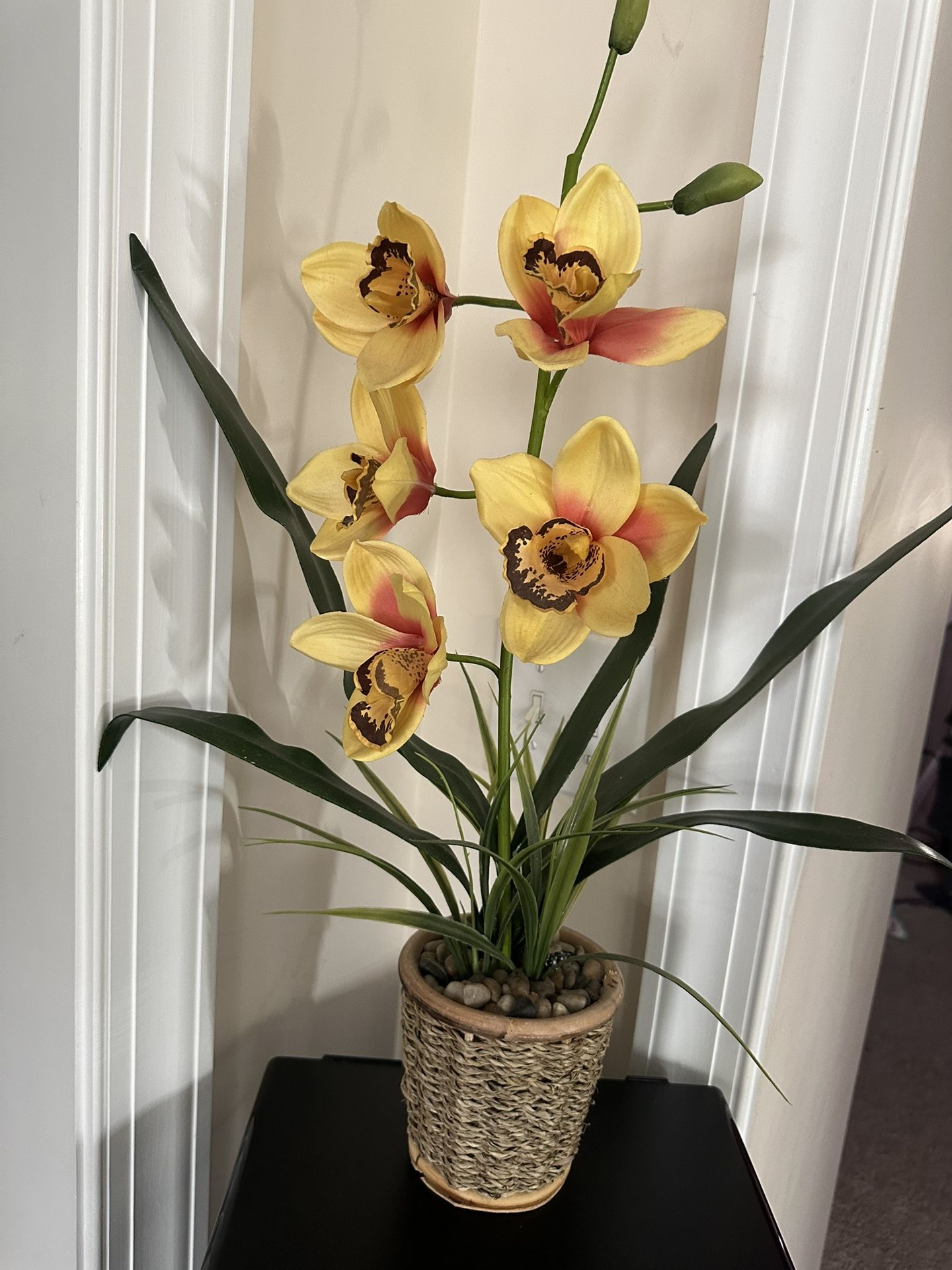 Beautiful Fake Plant For Home Decoration