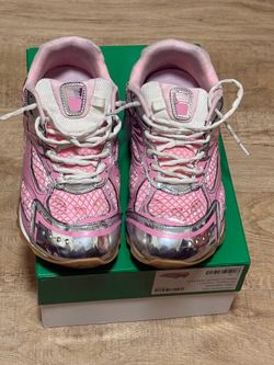 pink bottegas