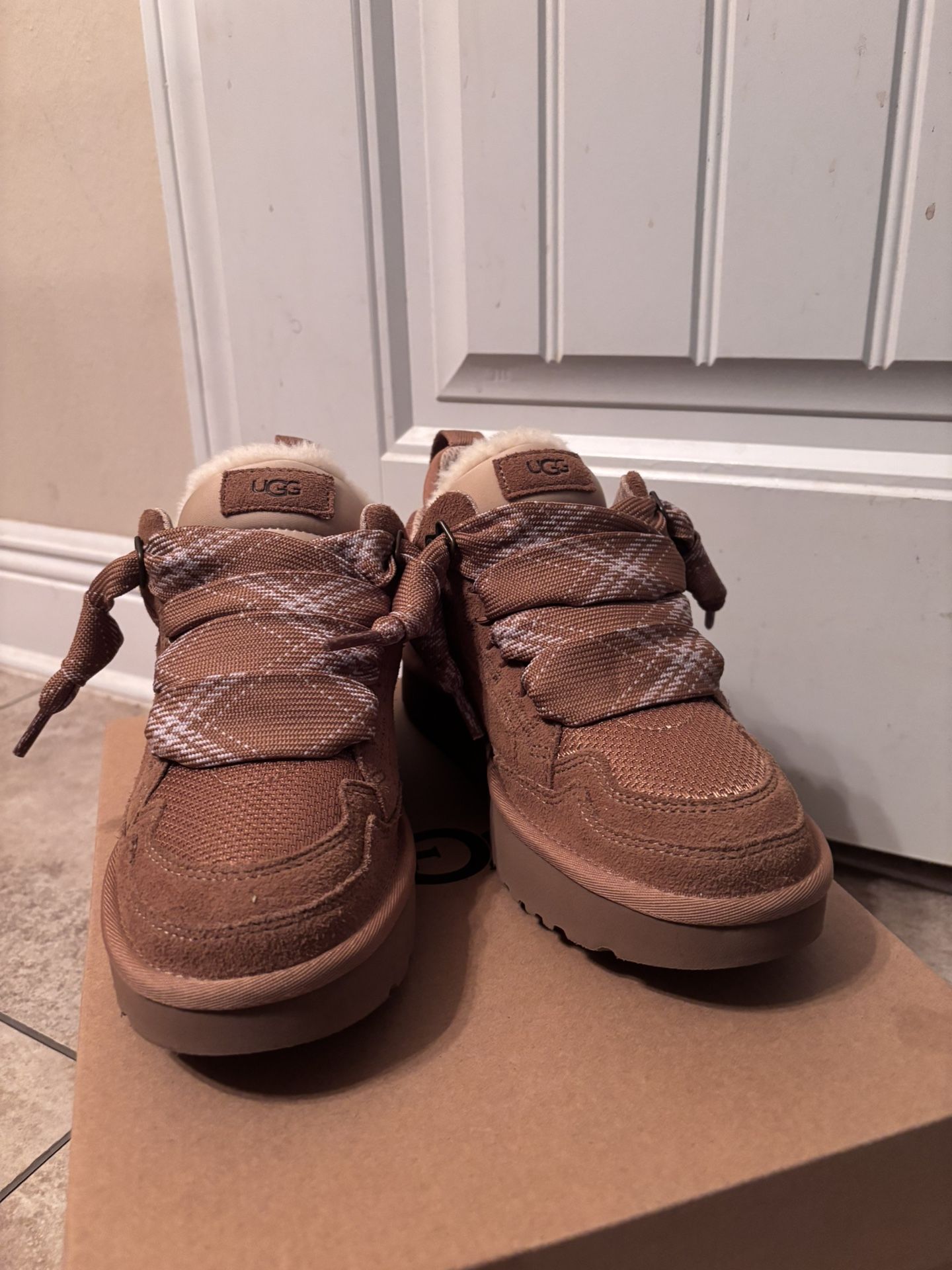 UGG LOMWELS